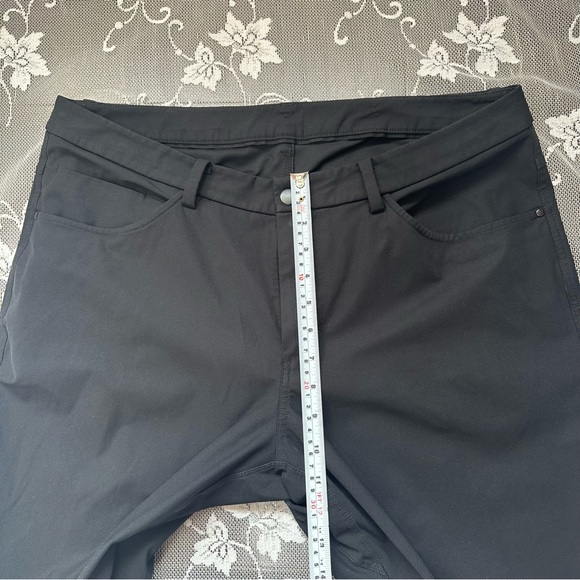 Lululemon ABC Pant Classic in Black Sz 36 - Picture 12 of 14